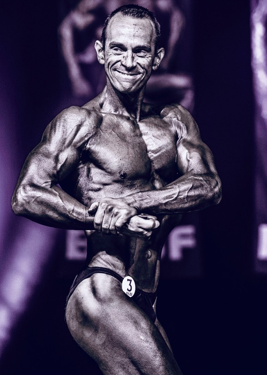 Tim poses at the 2019 BNBF Central Contest on his way to collect 3<sup>rd</sup> spot in the Over 50s category.Image with link to high resolution version