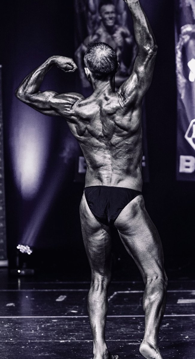 Tim poses at the 2019 BNBF Central Contest on his way to collect 3<sup>rd</sup> spot in the Over 50s category.Image with link to high resolution version