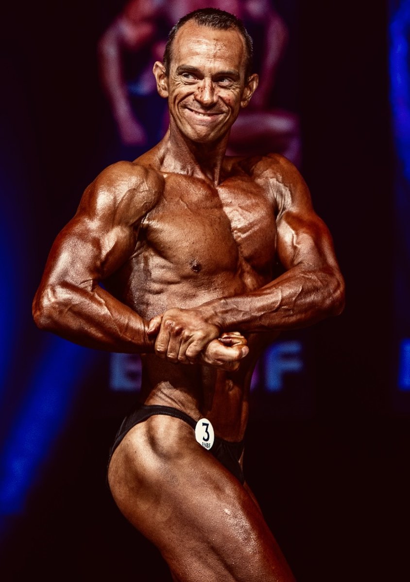 Tim poses at the 2019 BNBF Central Contest on his way to collect 3<sup>rd</sup> spot in the Over 50s category.Image with link to high resolution version