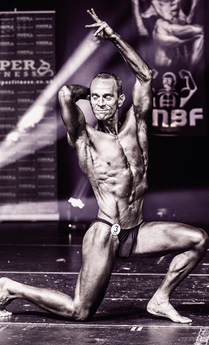 Tim poses at the 2019 BNBF Central Contest on his way to collect 3<sup>rd</sup> spot in the Over 50s category.Image with link to high resolution version