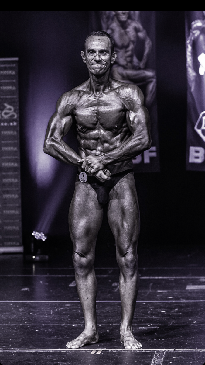 Tim poses at the 2019 BNBF Central Contest on his way to collect 3<sup>rd</sup> spot in the Over 50s category.Image with link to high resolution version